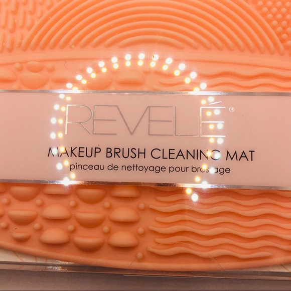 MAKEUP CLEANING BRUSH MAT IN PEACH! LIPS! - Picture 3 of 6